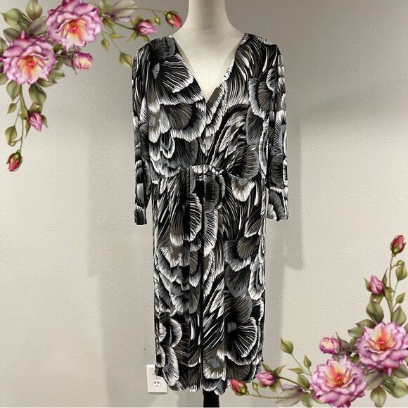 Tiana B V-neck long sleeve knee length plus size dress size 1X - Picture 1 of 14